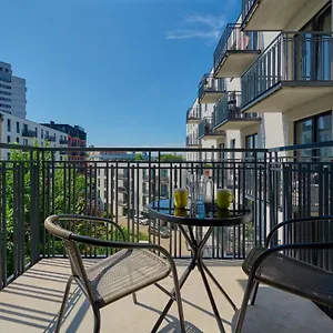 Center Mirrors With Parking By Renters Apartament